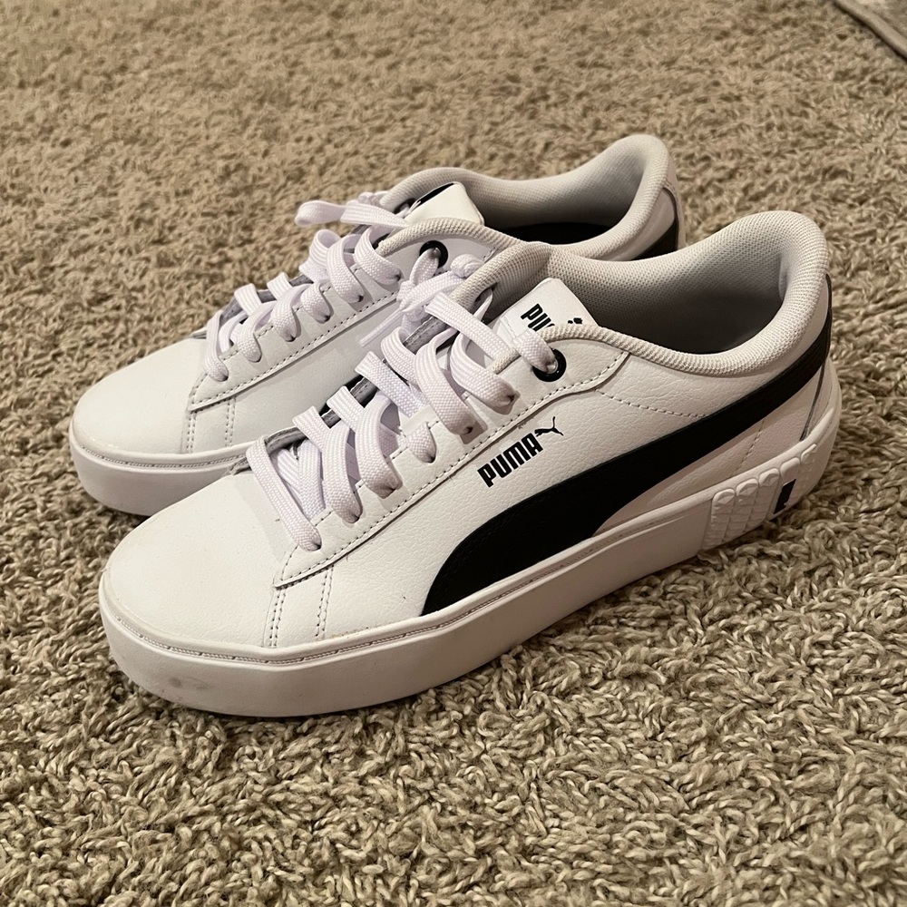 Womens pumas. White and black pumas. Women’s size 8.5.